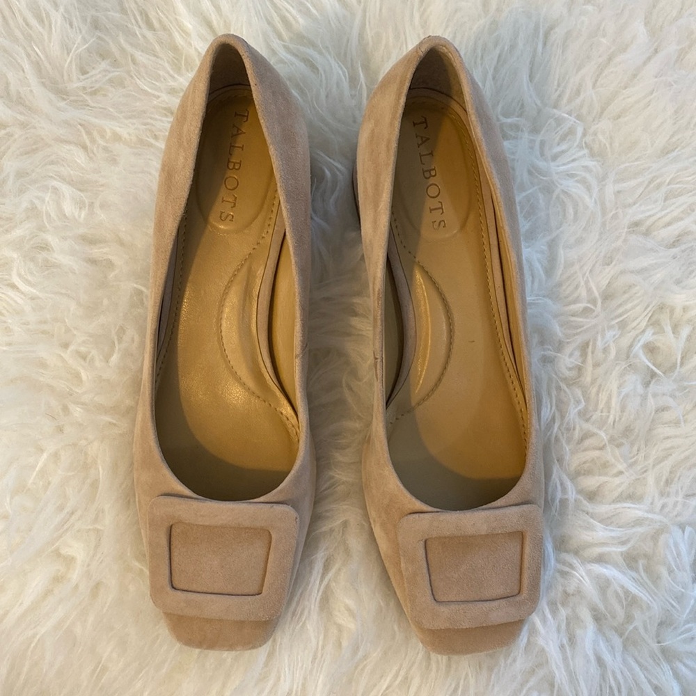 Talbots Carlye Buckle Block Hell Pumps Suede Beige Size 6.5M